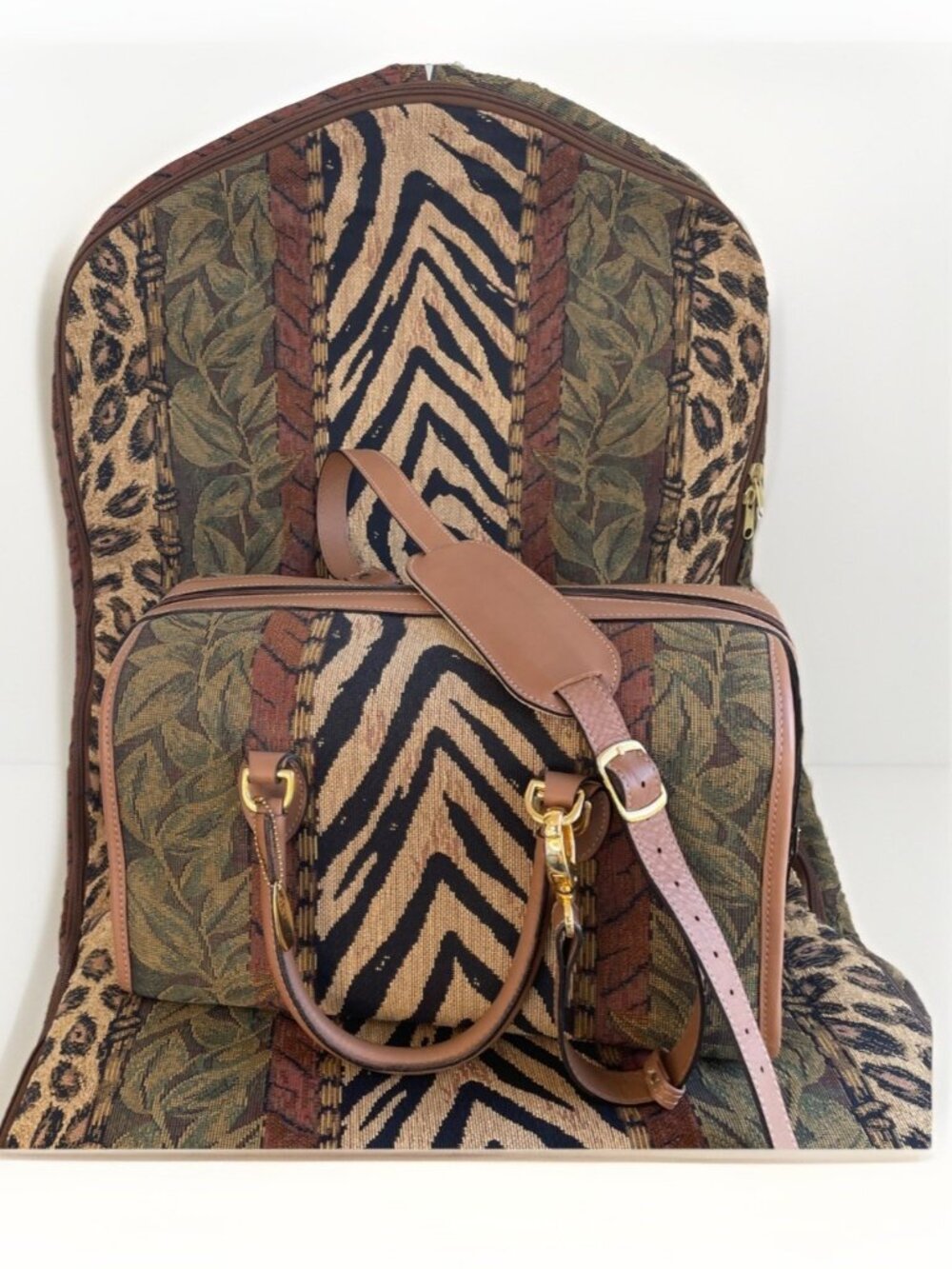 Vtg Gevive By Boyt Overnight Weekender  Carry on Bag w garment bag animal print